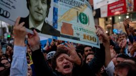 Inflation at 100% has Argentines demanding pay in US dollars