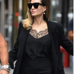 Total look, las 3 claves de Angelina Jolie para un look llamativo y elegante