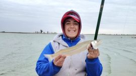 Entre Trenque Lauquen y Pehuajó accedemos a este ámbito con buena pesca orillera.