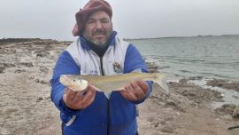 Entre Trenque Lauquen y Pehuajó accedemos a este ámbito con buena pesca orillera.