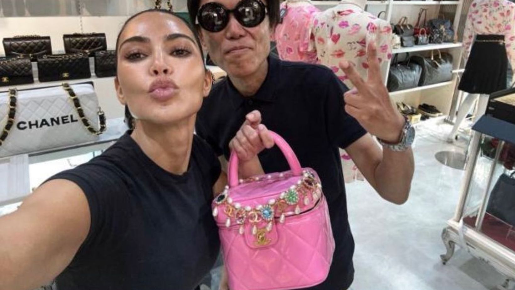Barbiecore: Kim Kardashian viajó a Japón para conseguir la cartera