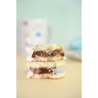 Lanzamiento de alfajor de chocolate blanco y dulce plant based 