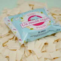 Lanzamiento de alfajor de chocolate blanco y dulce plant based 