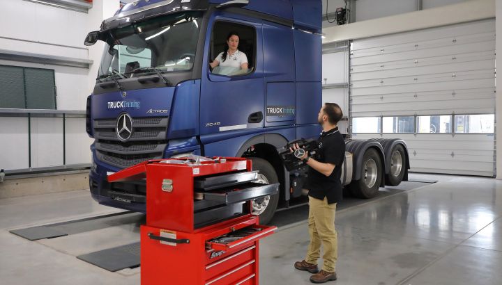 Mercedes-Benz Camiones y Buses presentó su programa “Kilómetro a Kilómetro”