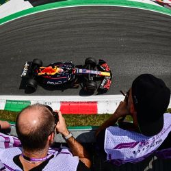 El piloto holandés de Red Bull Racing, Max Verstappen, conduce durante la primera sesión de entrenamientos, antes del Gran Premio de Italia de Fórmula Uno en el circuito Autodromo Nazionale Monza, en Monza. | Foto:Ben Stansall / AFP