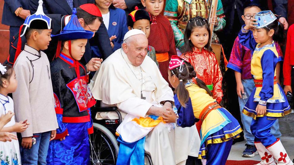 El Papa llegó a Mongolia, su primera visita al país de mil fieles | Perfil