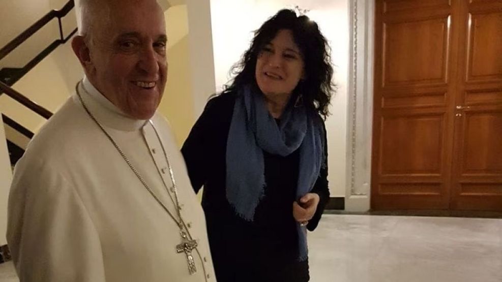 Alicia Peressutti y Papa Francisco en Roma