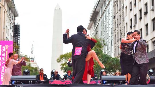 Mundial de tango: dos parejas de la CABA, y otra de Rosario se consagraron frente al Obelisco
