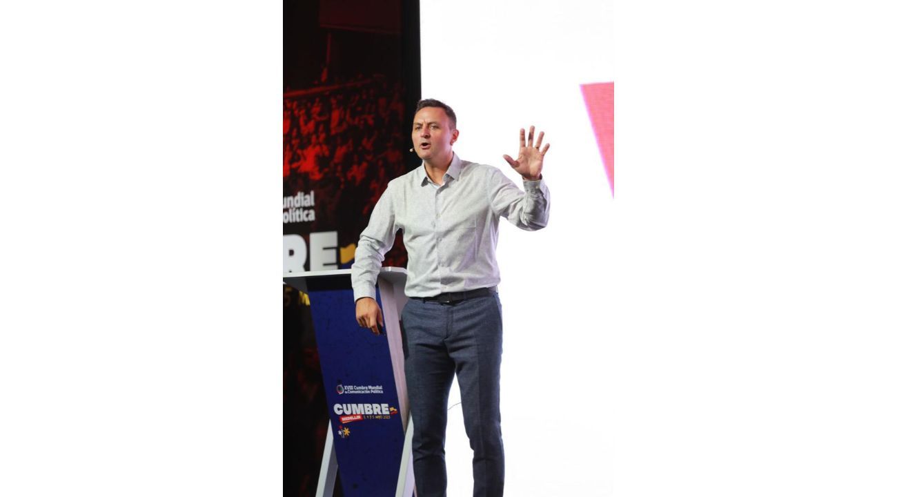 Escándalos políticos: las sombras que acechan a la estrategia