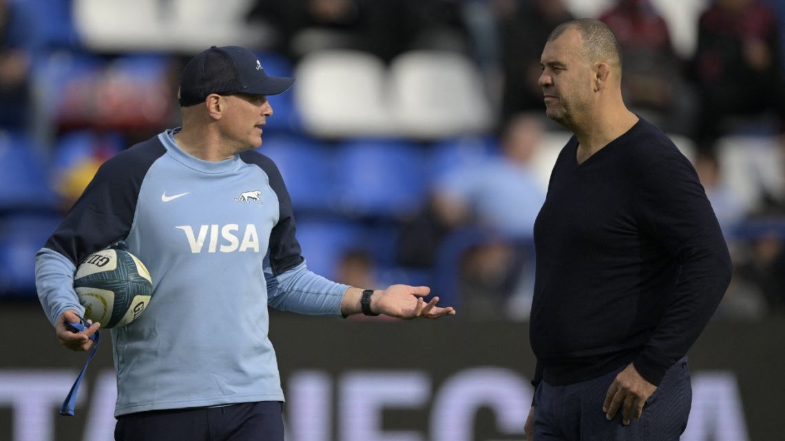 Argentina's Los Pumas head coach Australian Michael Cheika (right) and assistant coach Felipe Contepomi chat on the pitch.