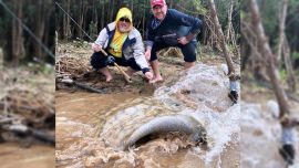 La enorme captura fue devuelta al río tras las fotos y el video que realizaron los pescadores bonaerenses.