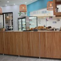 Banco corrido: Originalidad y optimización del espacio en tu restaurante