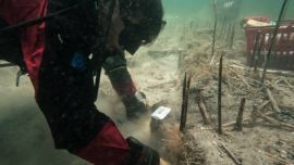 El pueblo estaba sumergido bajo las aguas de un lago.
