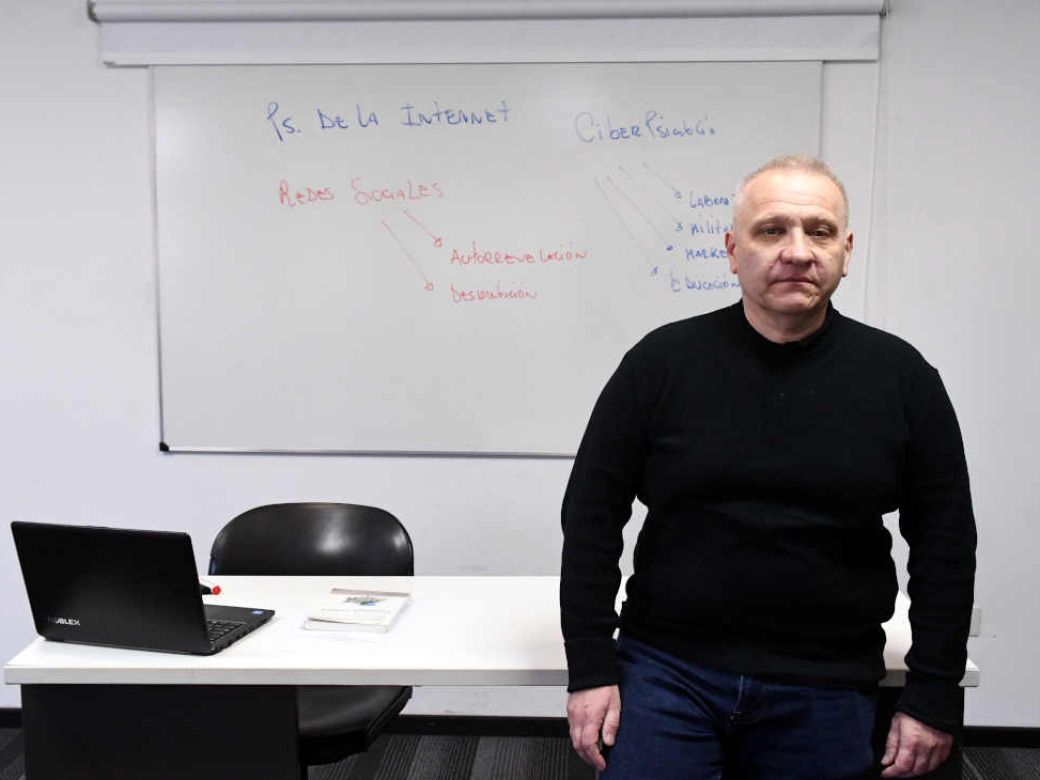 Alejandro Castro Solano: “La adicción a Internet es una patología que puede  alterar la salud mental” | Perfil