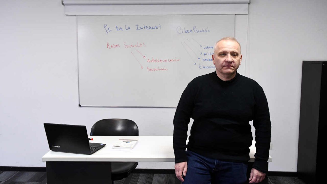 Alejandro Castro Solano: “La adicción a Internet es una patología que puede  alterar la salud mental” | Perfil