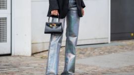 Pantalones plateados, la tendencia inesperada de la temporada