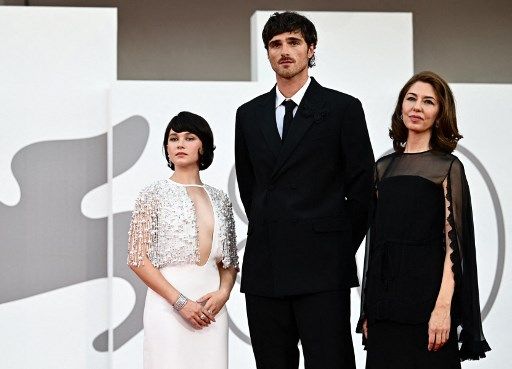 Festival de Venecia 2023: Cailee Spaeny, Jacob Elordy y Sofía Coppola, el equipo de 'Priscilla'.
