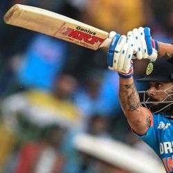 Virat Kohli de la India juega un tiro durante el partido de cricket internacional de un día (ODI) súper cuatro de la Copa Asia 2023 entre India y Pakistán en el estadio R. Premadasa de Colombo. Foto de FAROOQ NAEEM / AFP | Foto:AFP