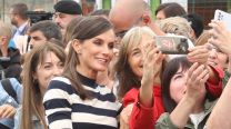 Letizia Ortíz y su técnica de peinado effortess que denota elegancia en cualquier época del año