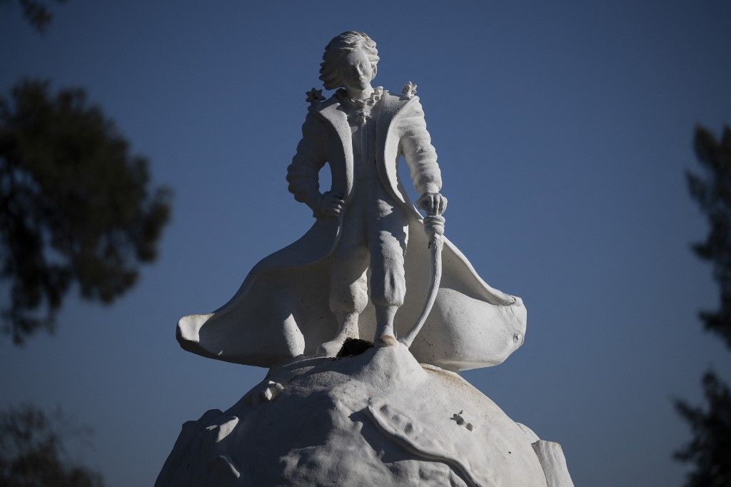 Una estatua del "Principito", el personaje principal del fantástico cuento, se encuentra en el vasto parque fuera del castillo, donde muchos argentinos creen que Saint-Exupéry se inspiró para su novela.