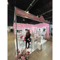 Diaz home, la marca de muebles maquilladores estilo Hollywood llegó a su primera exposición en La Rural