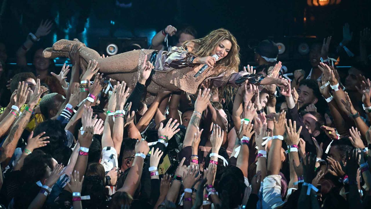 La cantante colombiana Shakira actúa en el escenario durante los MTV Video Music Awards en el Prudential Center en Newark, Nueva Jersey. Foto de TIMOTHY A. CLARY / AFP | Foto:AFP