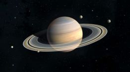 Científicos de la NASA, descubrieron que el hielo que contienen los anillos de Saturno están cayendo lentamente. 