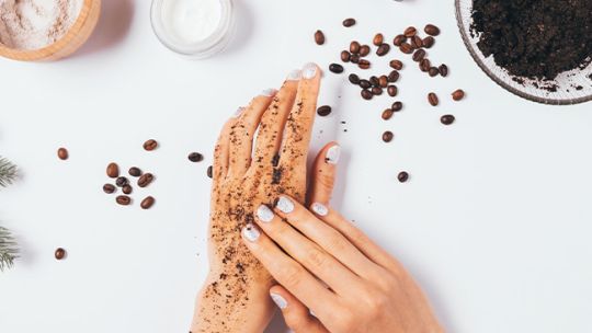 La importancia de exfoliar tus manos: 5 razones para hacerlo