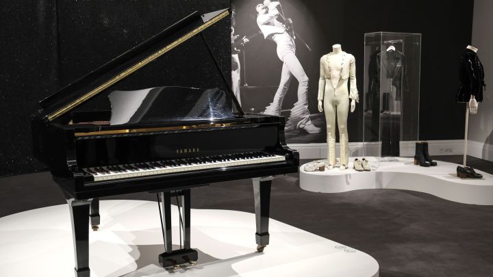 freddie-mercury-exhibiti-09.jpg