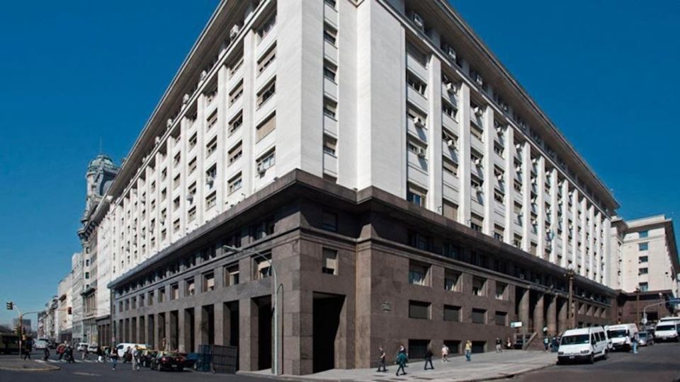 Budget Bill Sees 70 Inflation 600 Pesos A Dollar 2 7 Growth In 2024   The Headquarters Of The Economy Ministry In Buenos Aires 1655453 