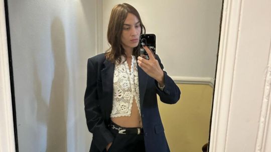 London Fashion Week: Alexa Chung se impone como reina del street style con sus looks