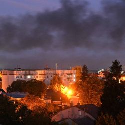 El humo negro se eleva sobre la ciudad después de los ataques con aviones no tripulados en la ciudad de Lviv, en el oeste de Ucrania. Foto de YURIY DYACHYSHYN / AFP | Foto:AFP
