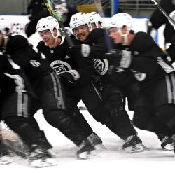Los jugadores de hockey sobre hielo de Los Angeles Kings participan en una sesión de entrenamiento en Melbourne. Foto de William WEST / AFP | Foto:AFP