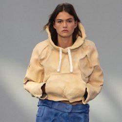 London Fashion Week: JW Anderson sorprende con una colección de prendas moldeadas en arcilla