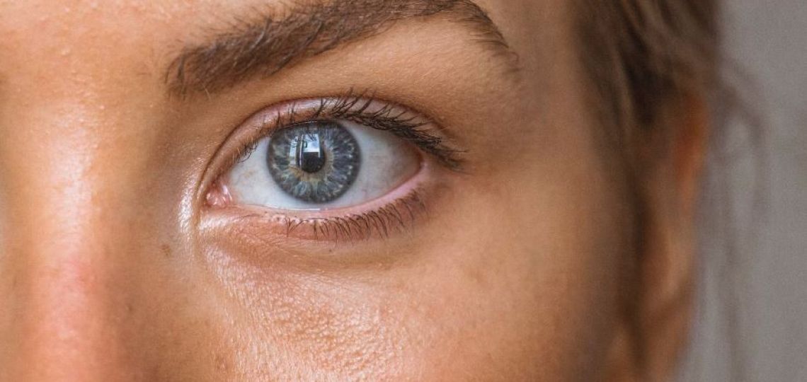 Por qué deberías usar contorno de ojos y cómo aplicarlo para tener una piel más saludable