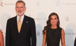 Letizia Ortiz deslumbra con un glamoroso vestido negro y antiguas joyas de la Corona