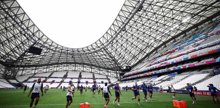 Francia participan en la sesión de entrenamiento del capitán en el Vélodrome de Marsella. En vísperas de su partido durante la Copa Mundial de Rugby Francia 2023. Foto de Anne-Christine POUJOULAT / AFP