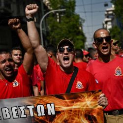 Los bomberos participan en una manifestación contra las reformas laborales del gobierno frente al Parlamento griego en Atenas. Foto de Aris MESSINIS / AFP | Foto:AFP