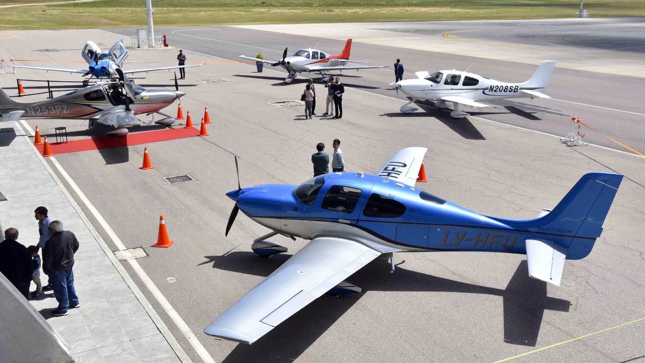 Aviones en el aeropuerto de Punta del Este | Foto:CEDOC