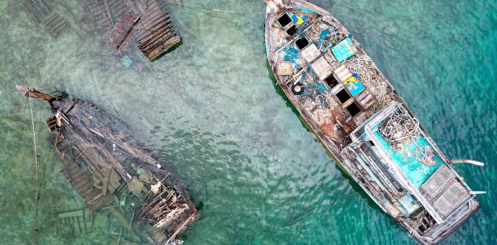 Se ven barcos rotos en aguas de Natuna durante el ejercicio de solidaridad de la ASEAN Natuna. Participaron Indonesia, Singapur, Malasia, Tailandia, Vietnam y Laos en aguas de Natuna. Foto de BAHÍA ISMOYO / AFP