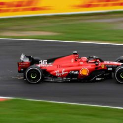 El piloto monegasco de Ferrari, Charles Leclerc, participa en la primera sesión de entrenamientos libres para el Gran Premio de Japón de Fórmula Uno. Foto de Toshifumi KITAMURA / AFP | Foto:AFP