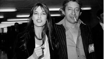 Charlotte Gainsbourg llevaba consigo este proyecto desde la desaparición de su padre en 1991. Finalmente, la icónica casa de Serge Gainsbourg se revela al publico. Marie Claire abrió las puertas de estos lugares misteriosos antes de la apertura oficial para compartirles esta experiencia única. 