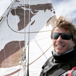 El argentino Federico Norman se encuentra navegando en su velero por el Atlántico en solitario.