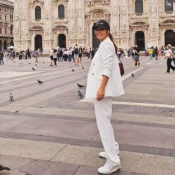 Milan Fashion Week: Paula Echevarría da cátedra de estilo 'sporty chic' con una combinación infalible