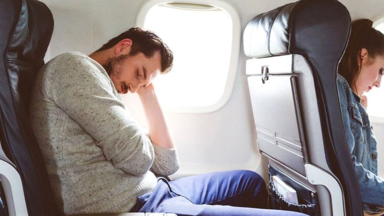 Cómo se recomienda prepararse para descansar en los vuelos de larga distancia | Foto:Getty Images