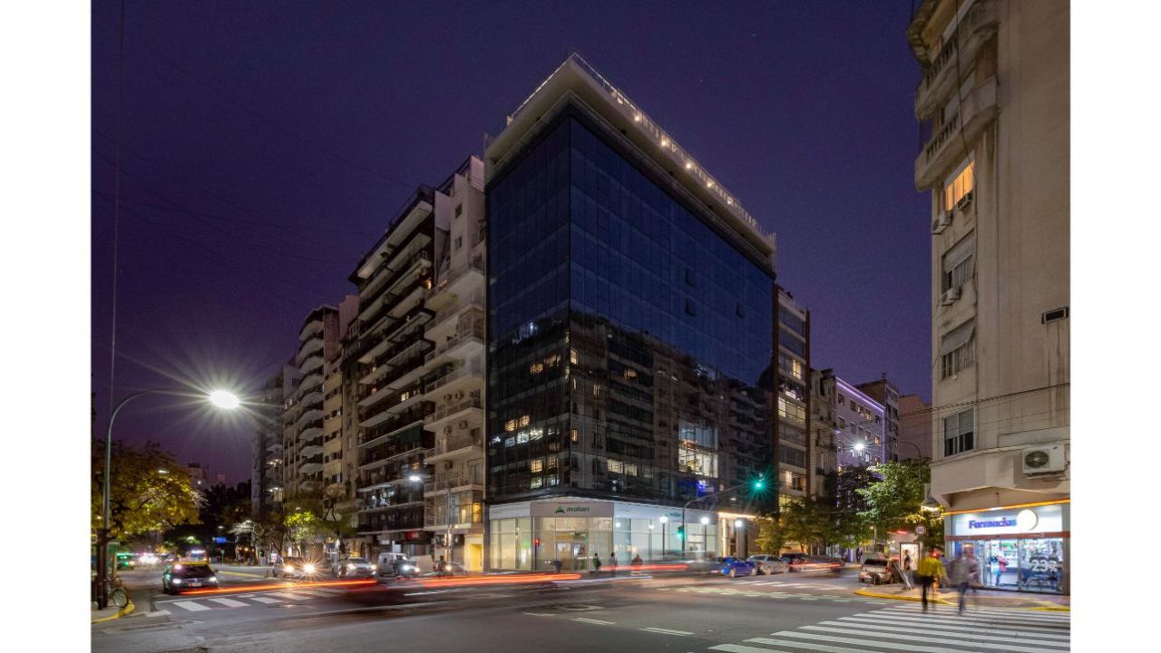 Tribunales Office: oficinas modernas y un Rooftop Bar en la terraza | Foto:CEDOC