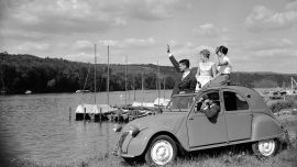 Histórico, icónico y popular: el Citroën 2 CV celebra su 75º aniversario.