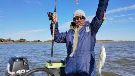 Aún en tiempo de veda, el pejerrey sigue siendo una de las atracciones principales para el aficionado.