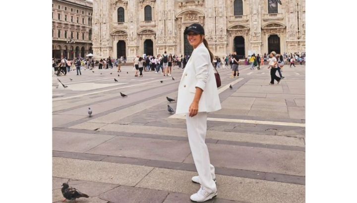 Milan Fashion Week: Paula Echevarría da cátedra de estilo 'sporty chic' con una combinación infalible