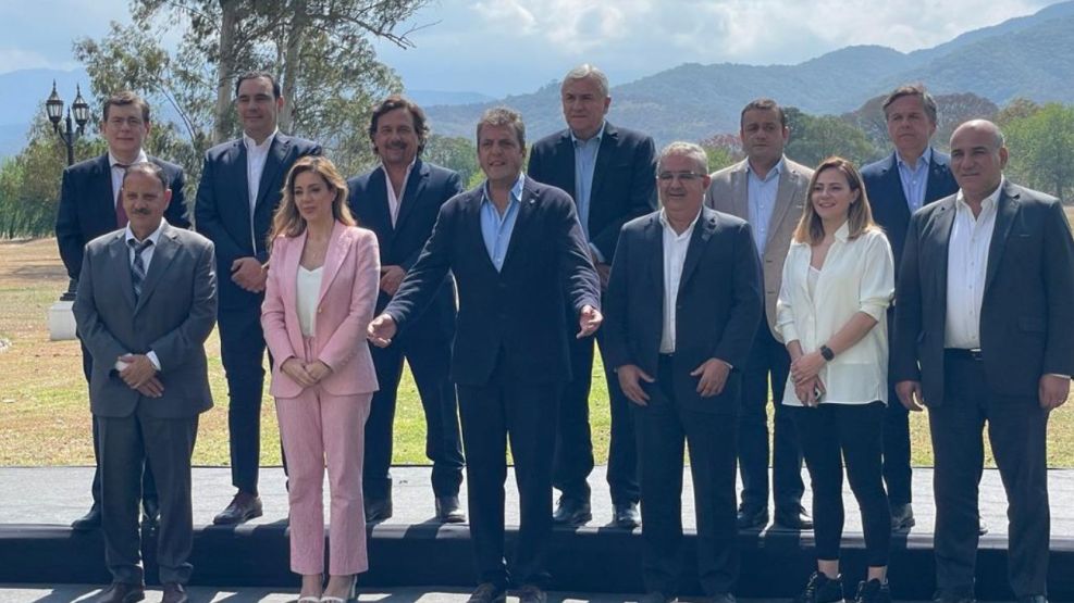 La foto de Sergio Massa con los gobernadores.
